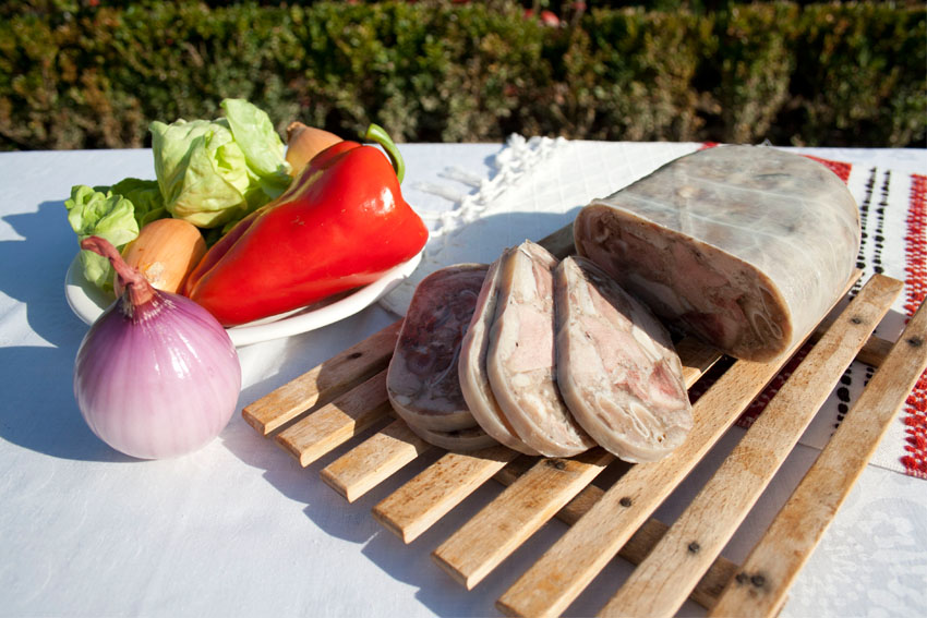 Certified Traditional Product – Country-Style Pork Head Cheese (Tobă).